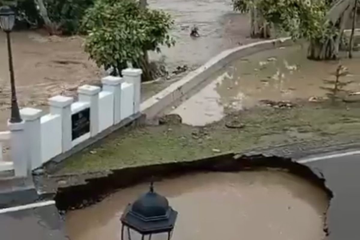 Banjir Lumpuhkan Bekasi